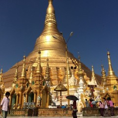 シェダゴンパゴダ　　ミャンマーを訪れたらぜひ足を運びたい、この国最大の聖地。