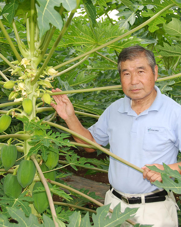 自らも多品目を栽培する深谷部会長代行