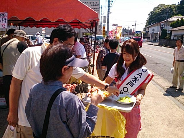 メロンの試食(つちっこ河和田)