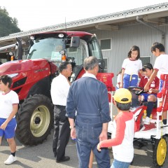 最新農機具にも試乗です