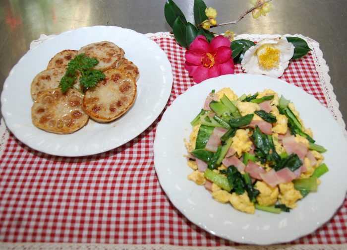 ベーコンと小松菜卵のマヨネーズ炒め &シャキシャキレンコンひき肉はさみ焼き