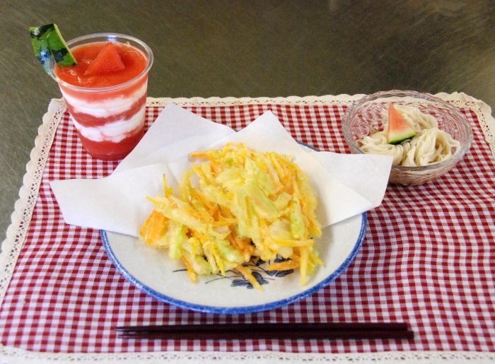 さわやかスムージーともちもち食感のかきあげ