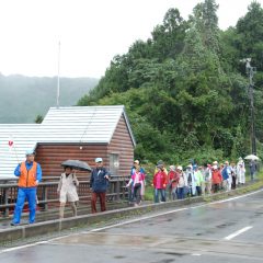 藤井川ダムの上を通過